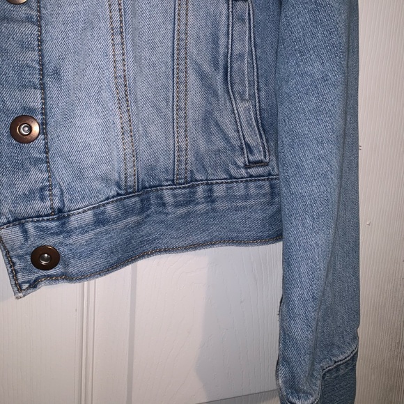 Jeans Jacket 🌞🍃 - Picture 5 of 7